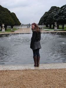 Ellen in front of the fountain