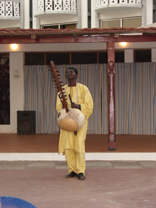 Man playing a kora (aka man with one tune)